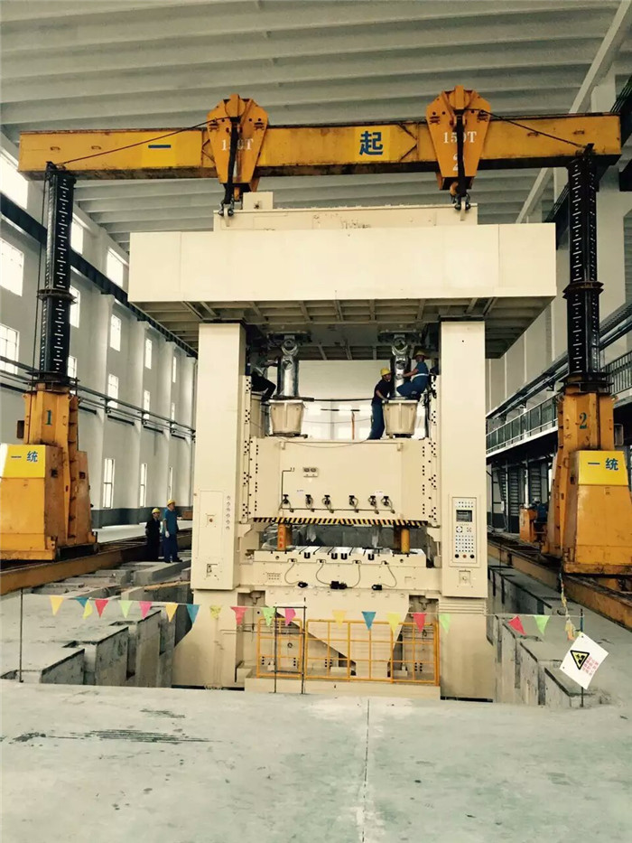 振华龙门吊作业图片